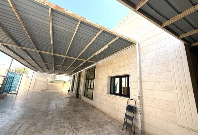 HIGH RENTAL RETURN | LARGE SINGLE STOREY VILLA |