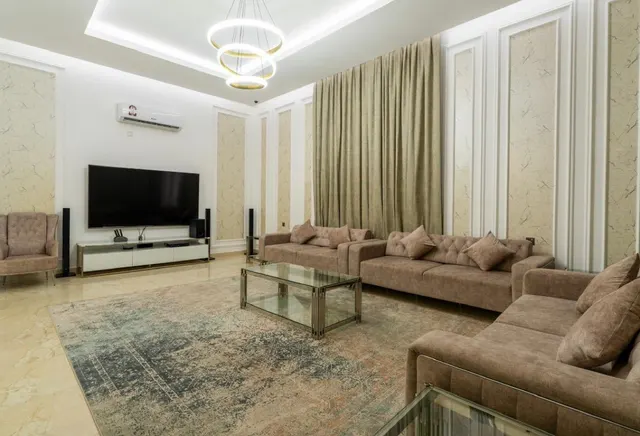 PREMIUM 6BR CORNER VILLA | LIFT & GARDENS|RAYYAN