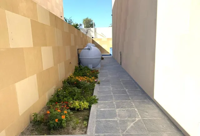 MODERN SEMI-FURNISHED VILLA WITH POOL & LIFT
