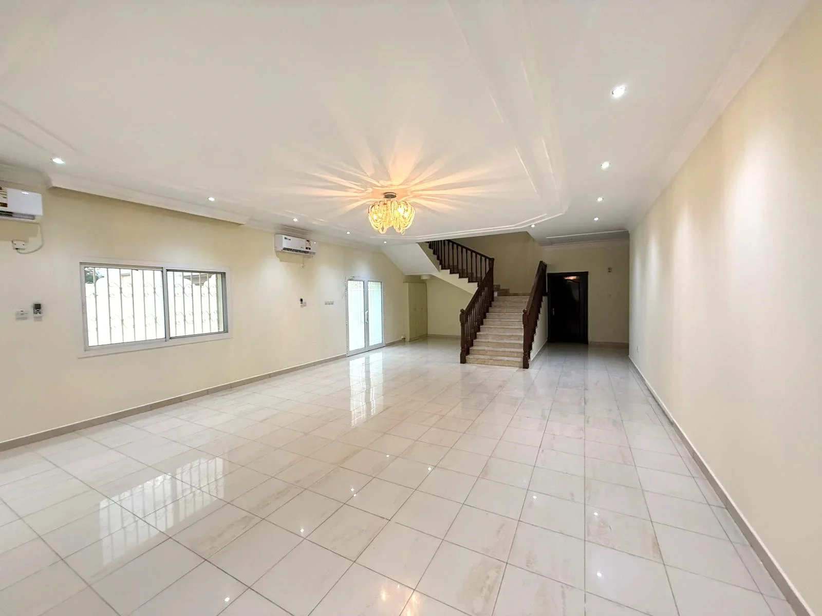 SPACIOUS 5BR CORNER VILLA | WEST BAY-ONAIZA