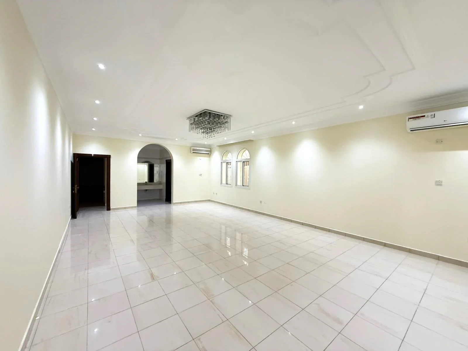 SPACIOUS 5BR CORNER VILLA | WEST BAY-ONAIZA