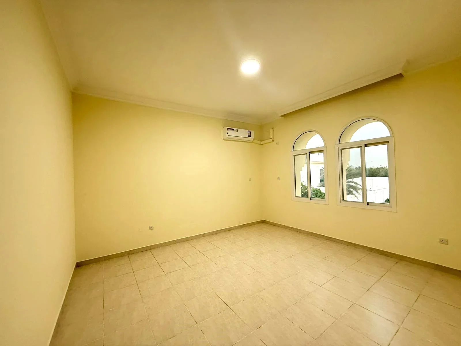 SPACIOUS 5BR CORNER VILLA | WEST BAY-ONAIZA