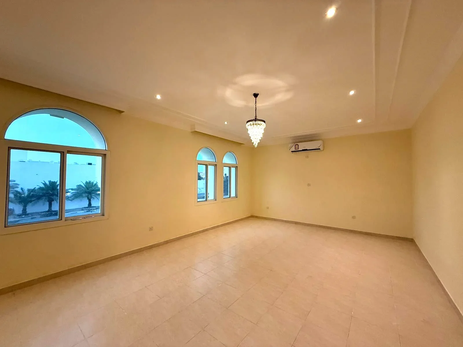 SPACIOUS 5BR CORNER VILLA | WEST BAY-ONAIZA