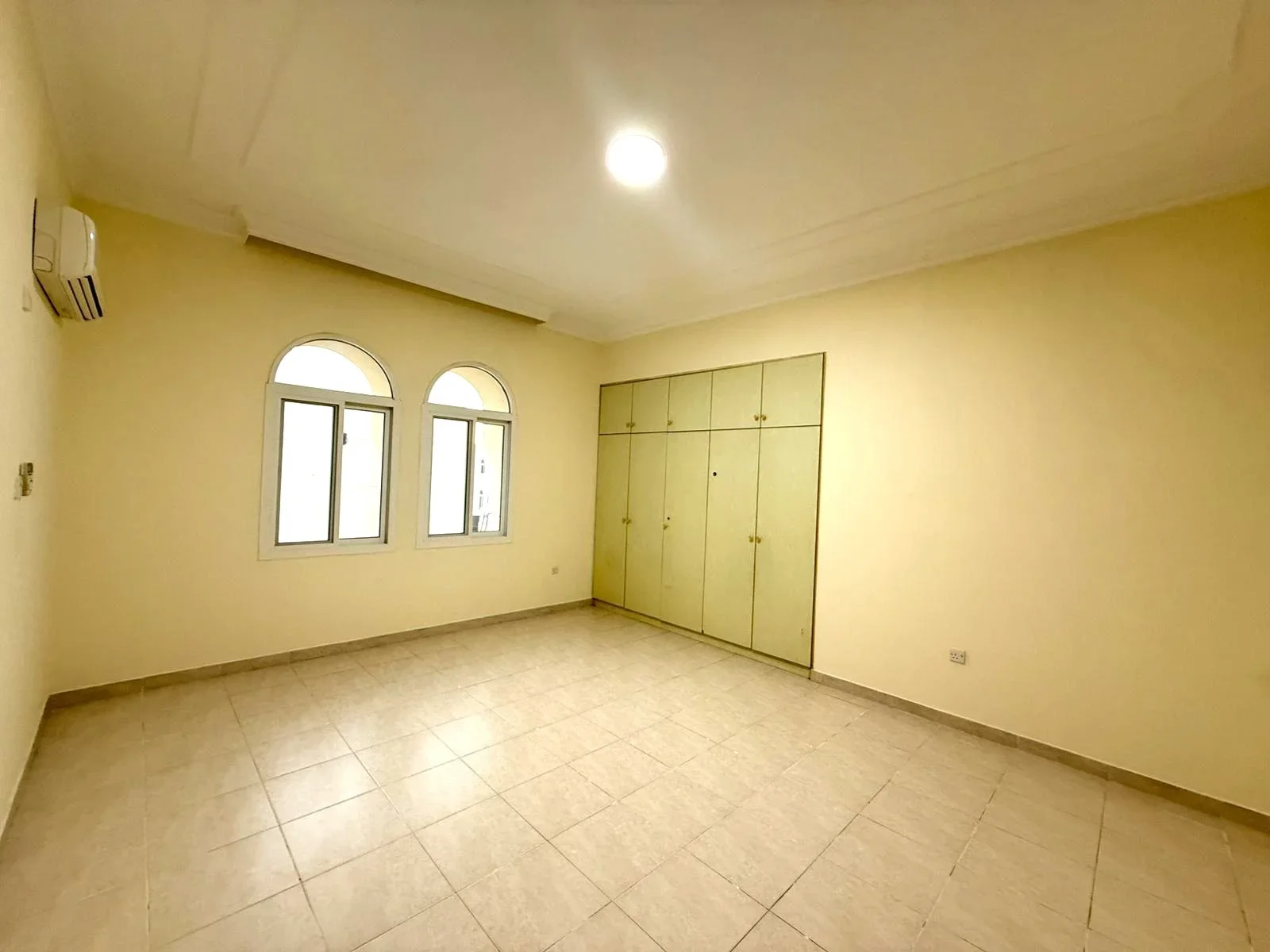 SPACIOUS 5BR CORNER VILLA | WEST BAY-ONAIZA