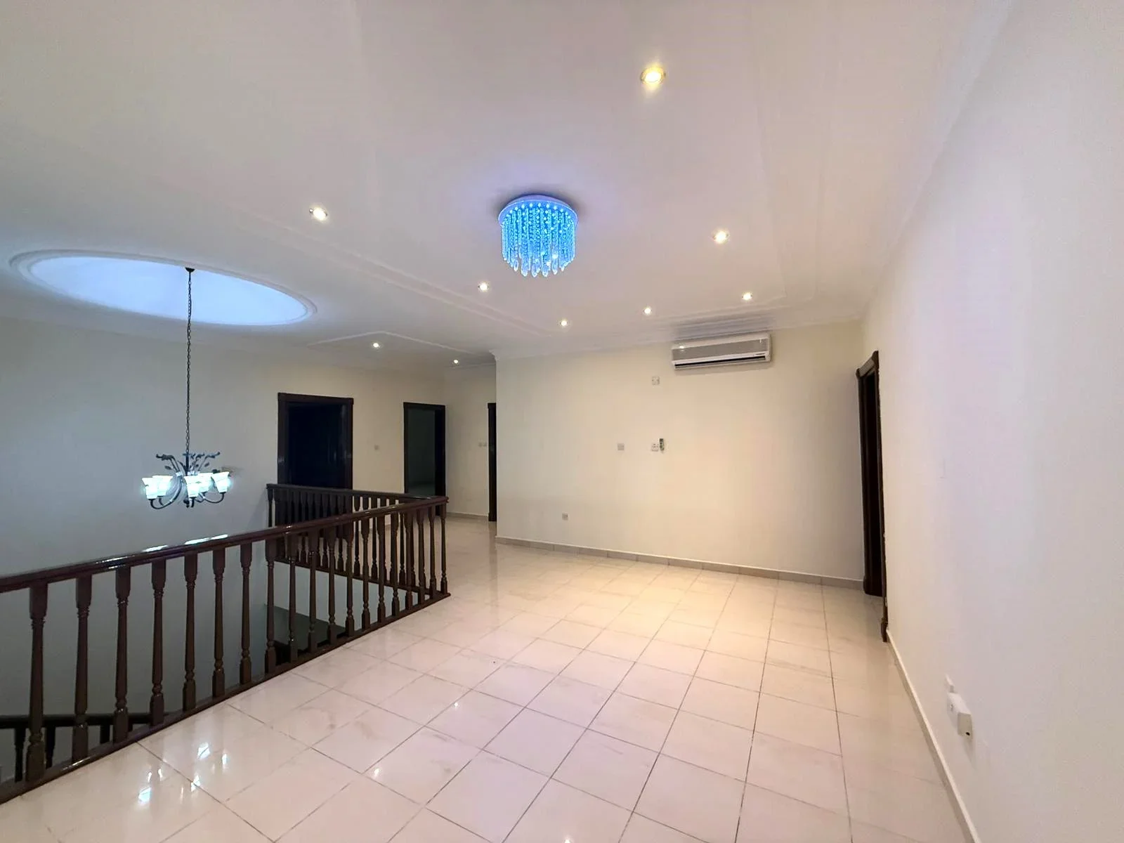SPACIOUS 5BR CORNER VILLA | WEST BAY-ONAIZA
