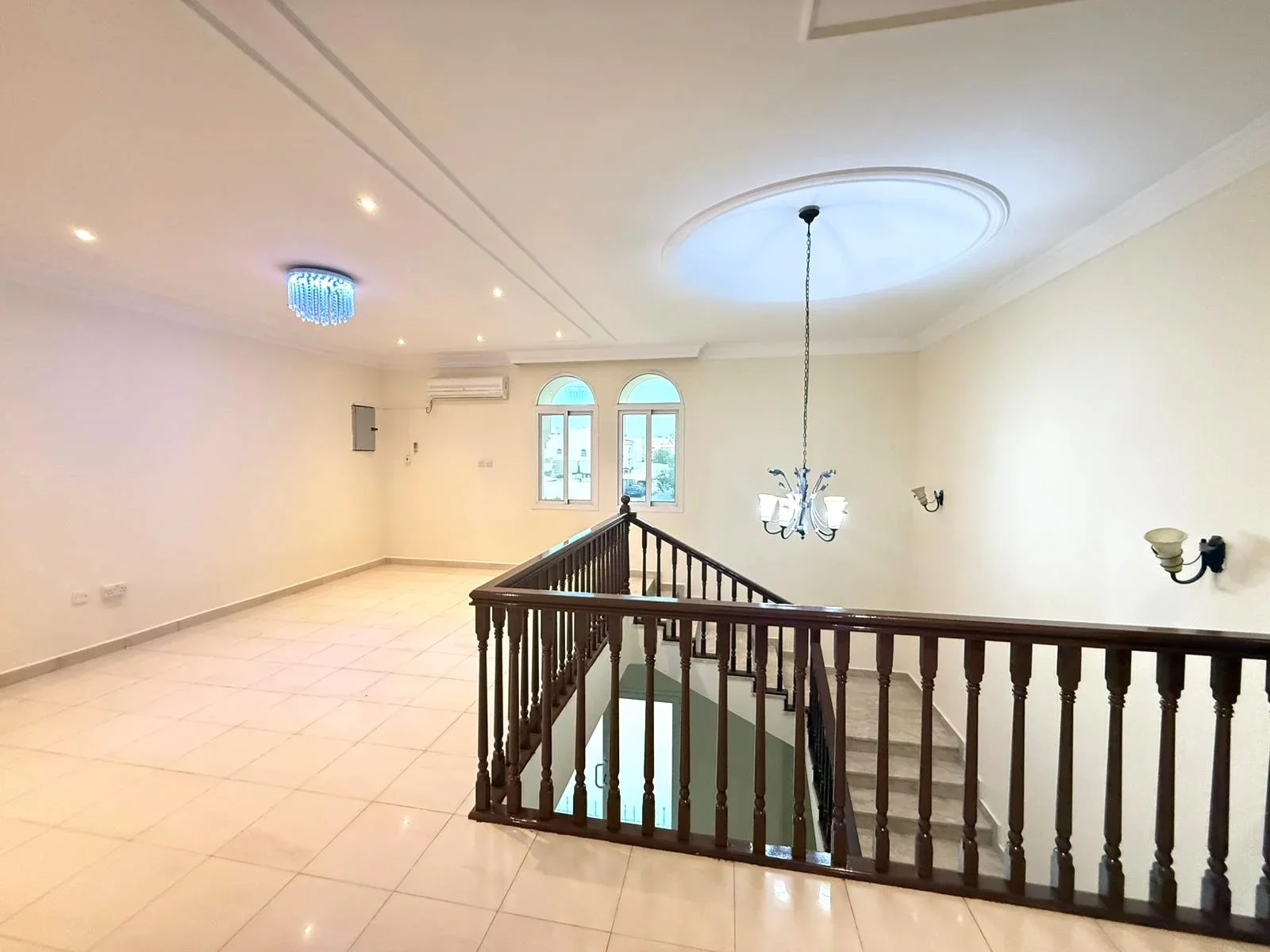 SPACIOUS 5BR CORNER VILLA | WEST BAY-ONAIZA