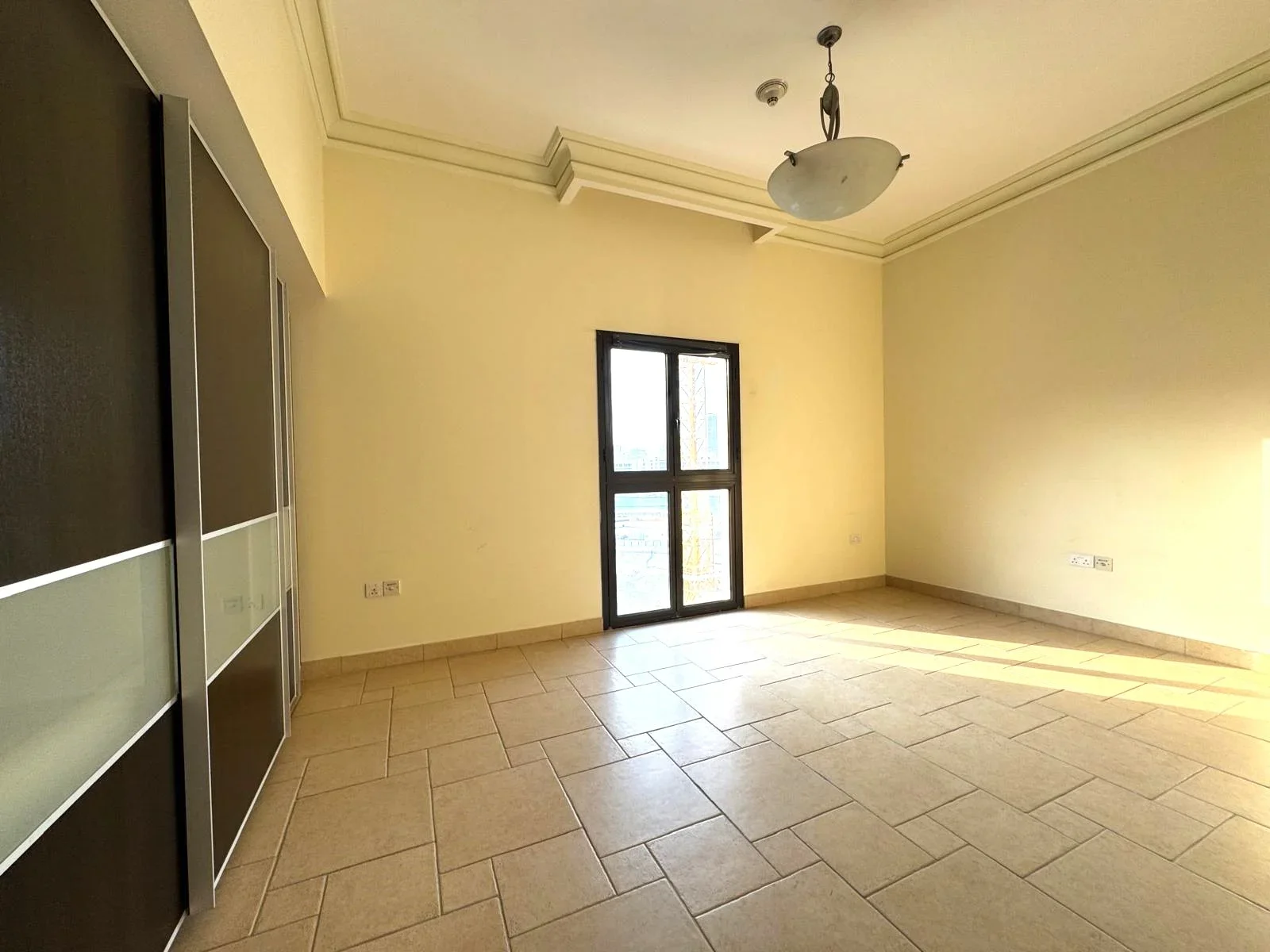 SPACIOUS SF 2BHK APT WITH BALCONY