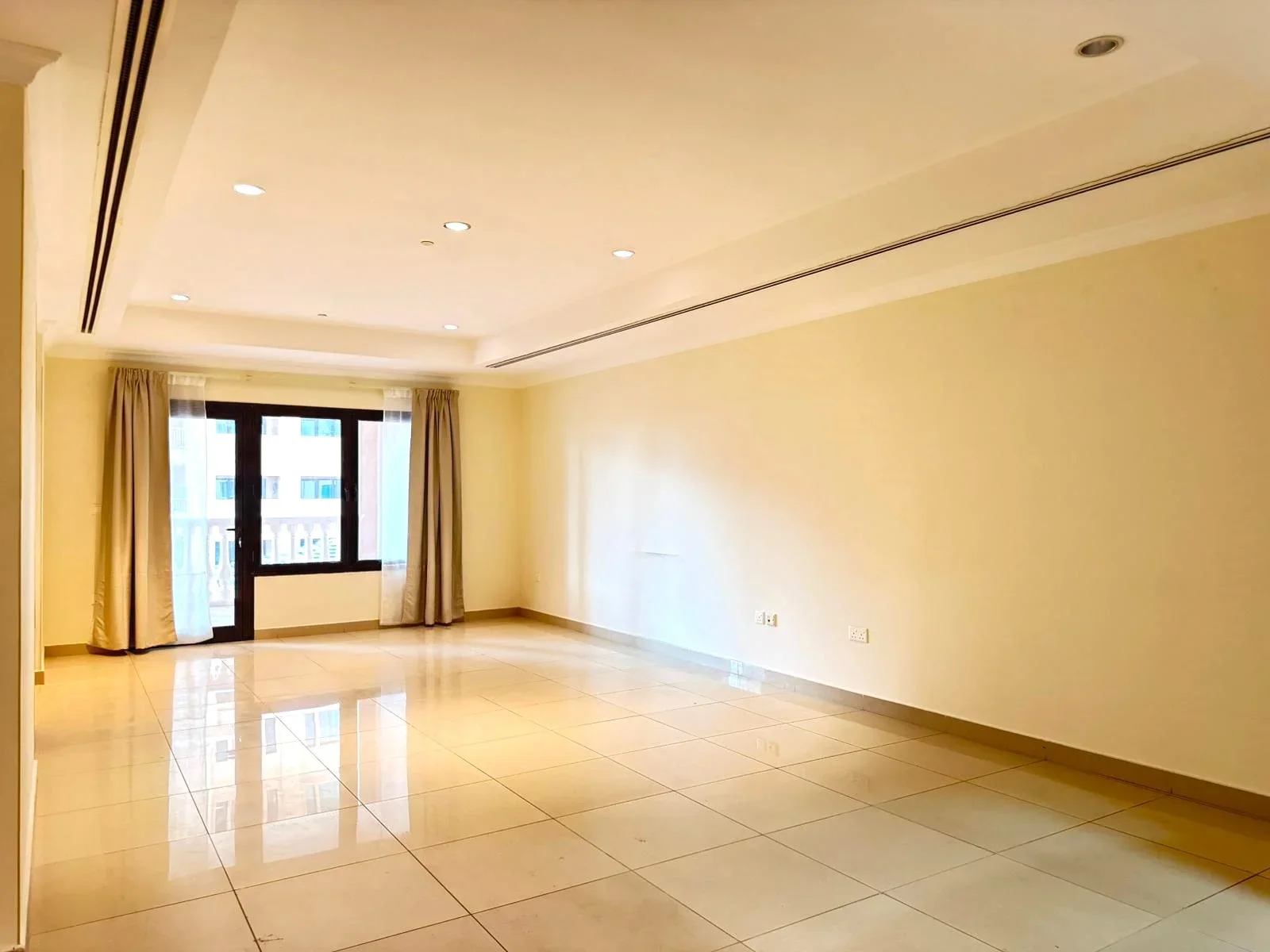 SPACIOUS SF 1BHK APARTMENT WITH BLACONY