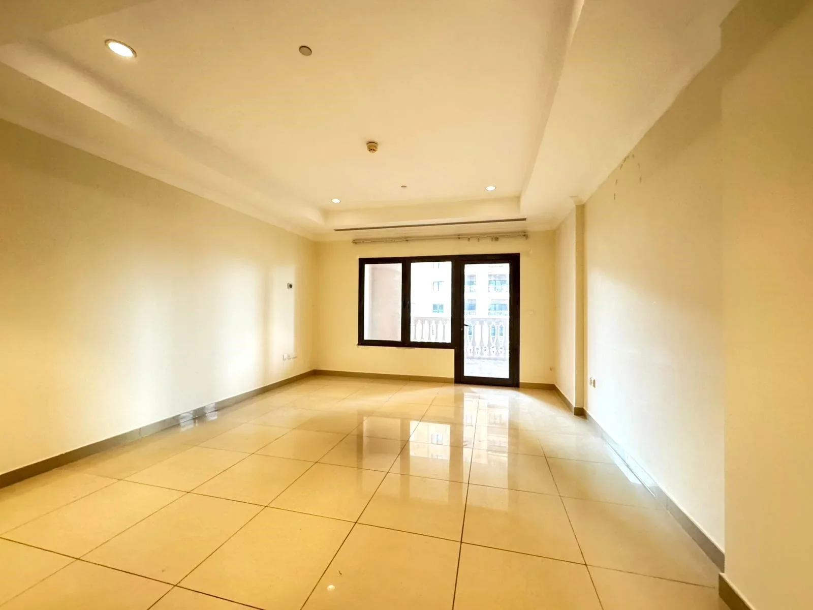 SPACIOUS SF 1BHK APARTMENT WITH BLACONY