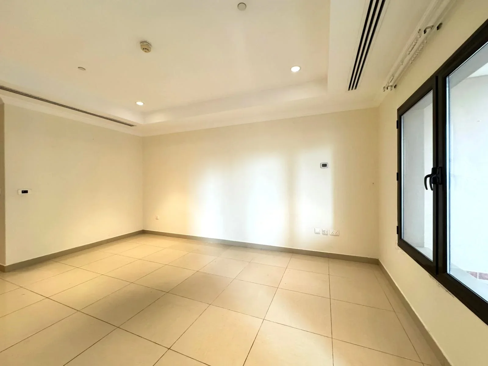 SPACIOUS SF 1BHK APARTMENT WITH BLACONY