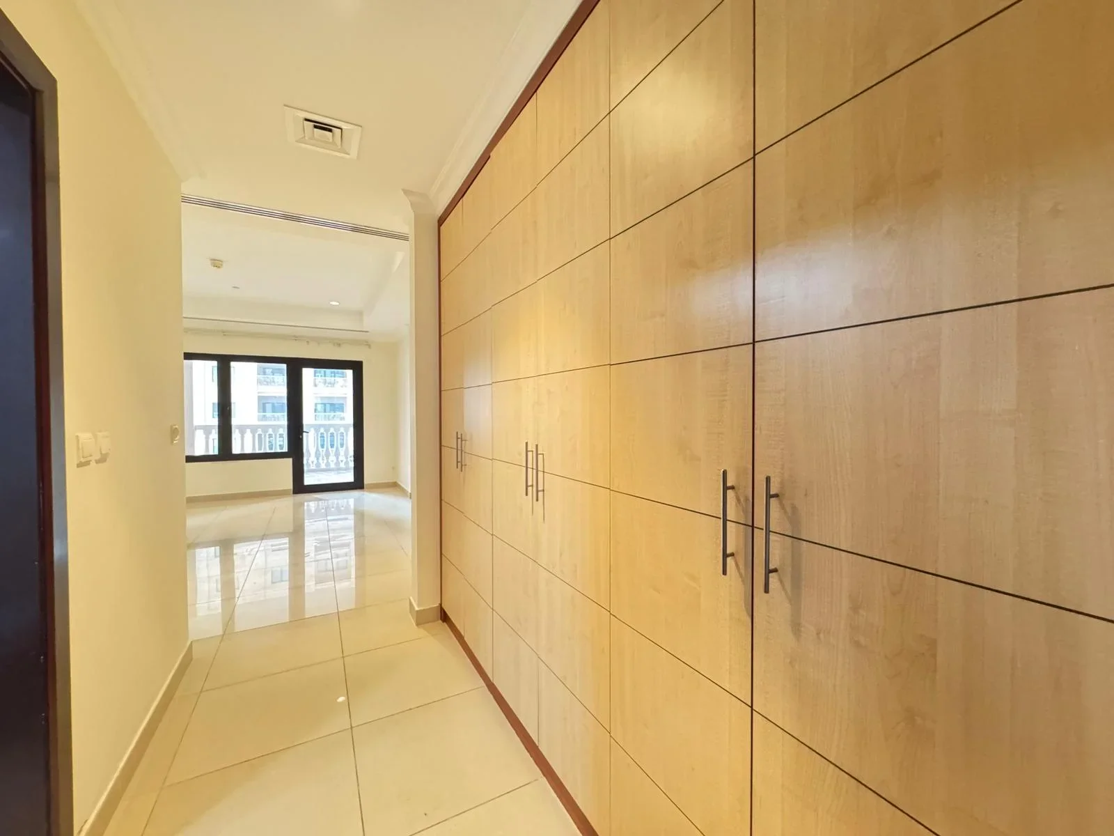 SPACIOUS SF 1BHK APARTMENT WITH BLACONY