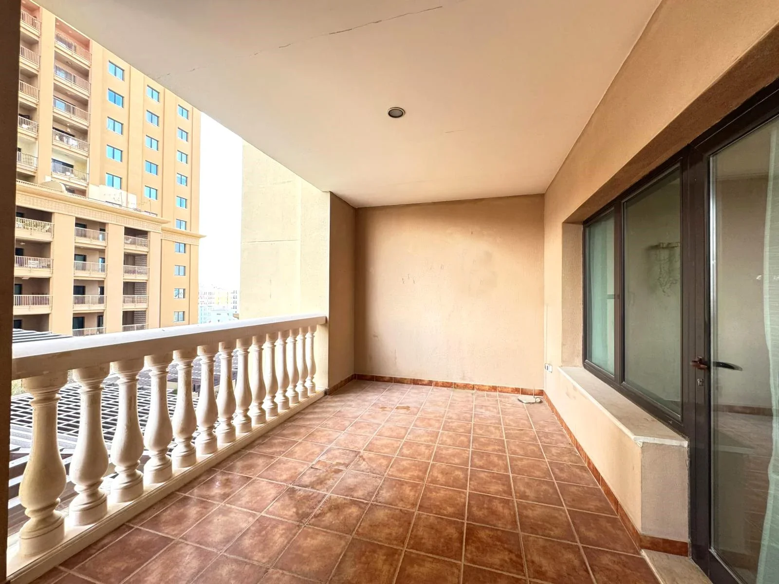 SPACIOUS SF 1BHK APARTMENT WITH BLACONY