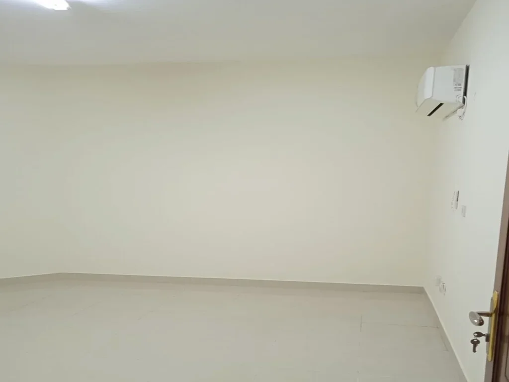 WELL MAINTAINED SPACIOUS UF 2BHK APARTMENT