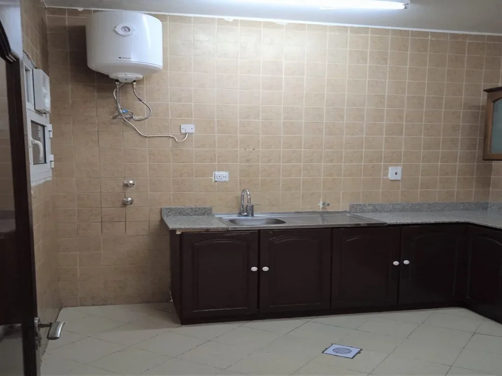 WELL MAINTAINED SPACIOUS UF 2BHK APARTMENT