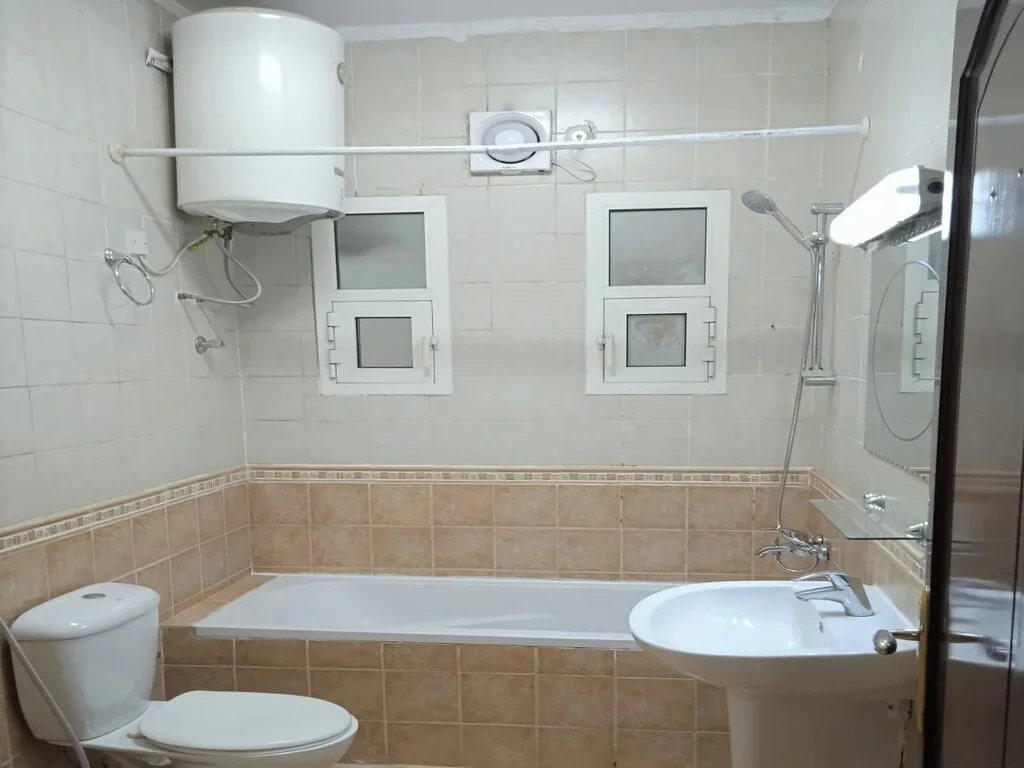 WELL MAINTAINED SPACIOUS UF 2BHK APARTMENT