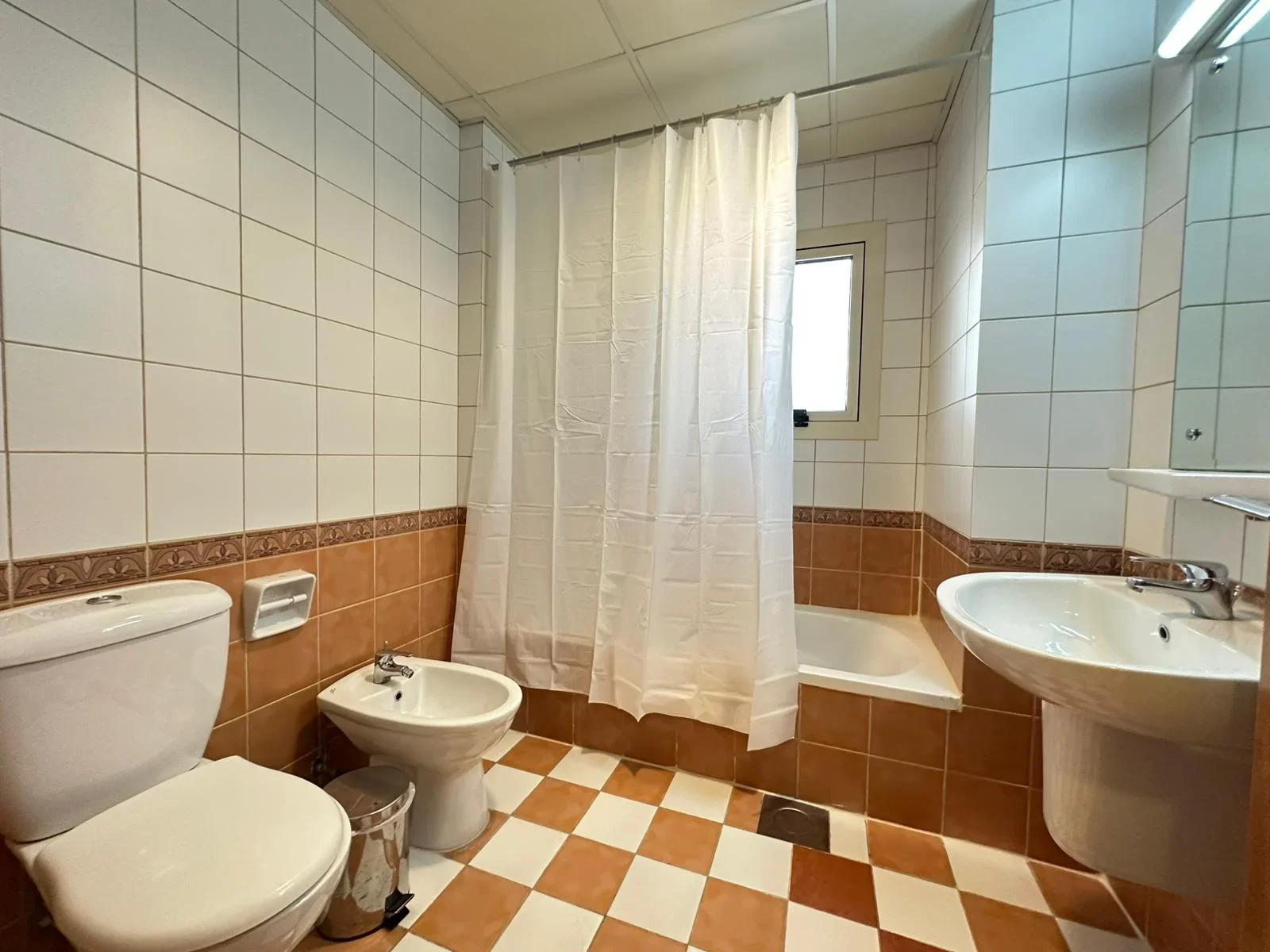 PRIME LOCATION |FF 2BR |FULL FACILITIES+BILLS