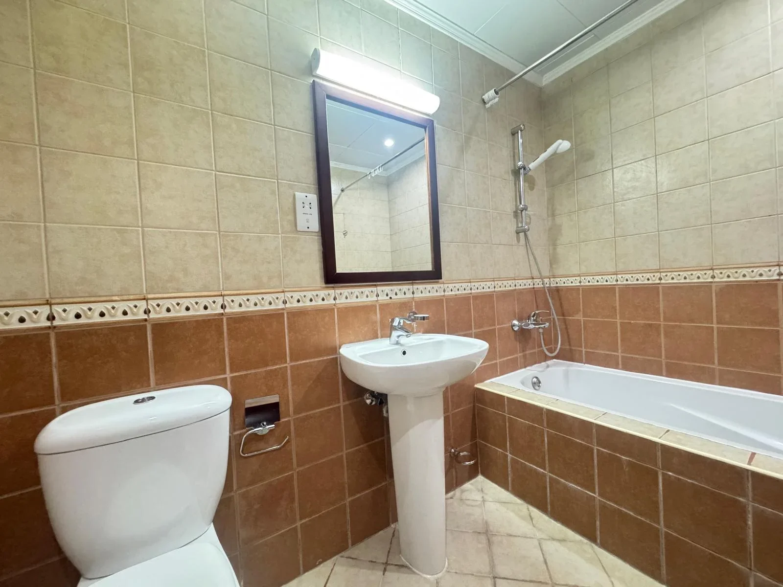 ELEGANT FF 1BHK APARTMENT WITH BIG BALCONY