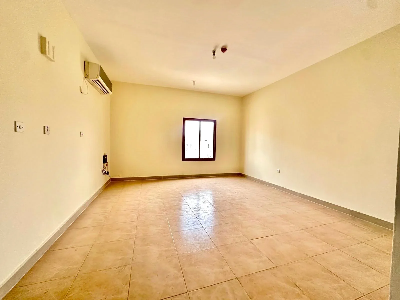 WELL MAINTAINED BUDGET-FRIENDLY 2BR APARTMENT