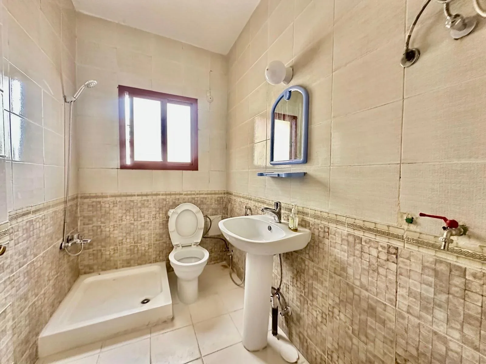 WELL MAINTAINED BUDGET-FRIENDLY 2BR APARTMENT