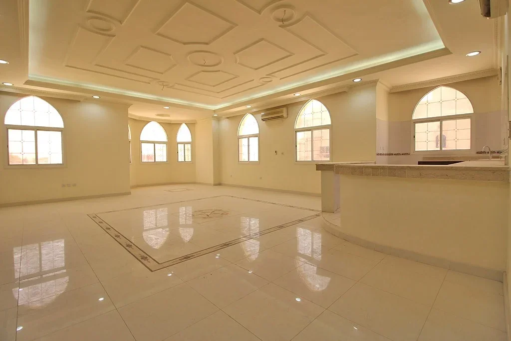 LARGE 10BR VILLA | PRIME LOCATION NEAR KATARA