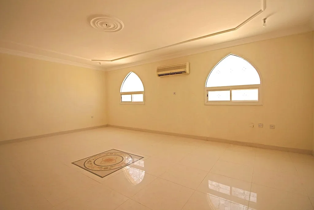 LARGE 10BR VILLA | PRIME LOCATION NEAR KATARA