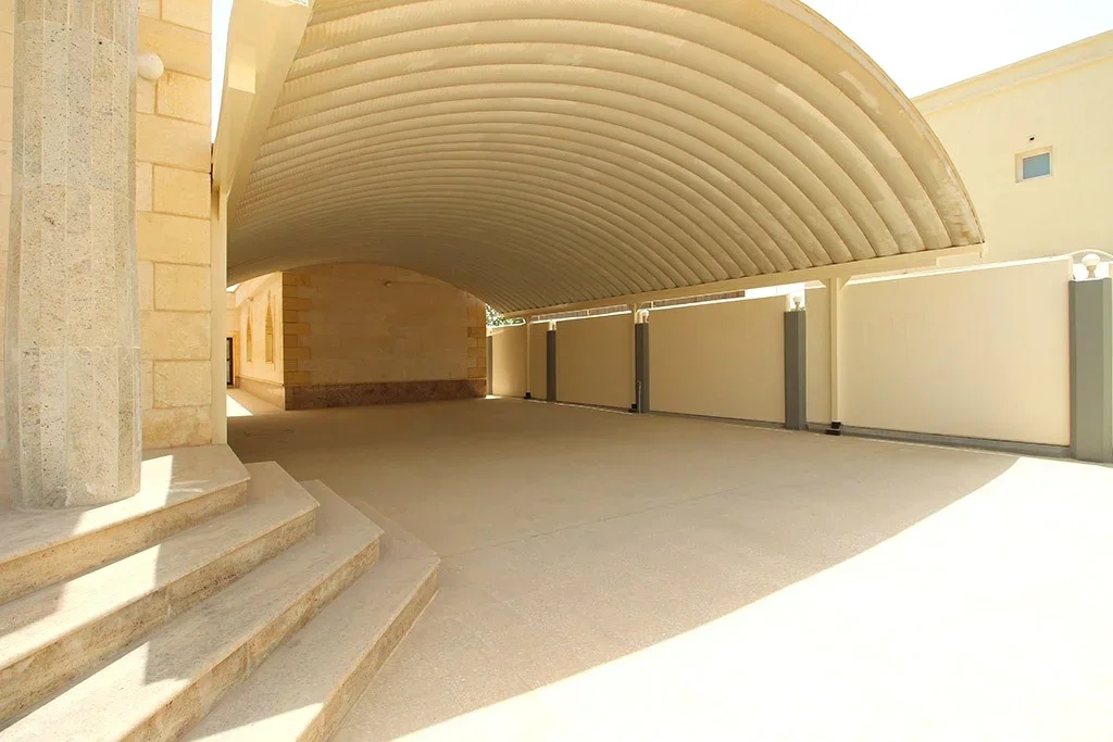 LARGE 10BR VILLA | PRIME LOCATION NEAR KATARA