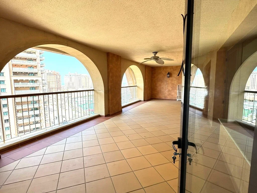 PREMIUM & SPACIOUS 2BR+BIG BALCONY | HOT DEAL |