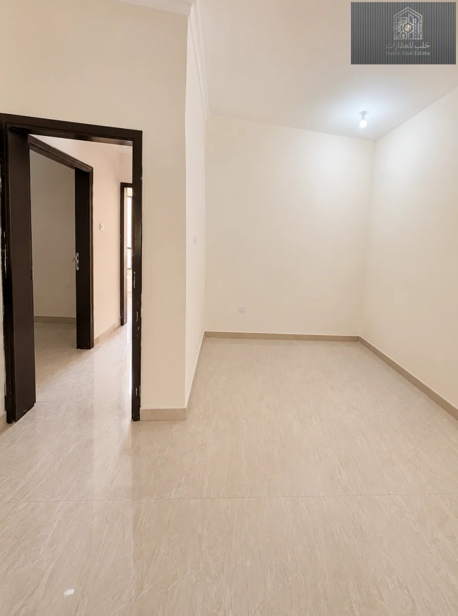 Spacious 1 Bedroom Apartment on First Floor in Old Airport