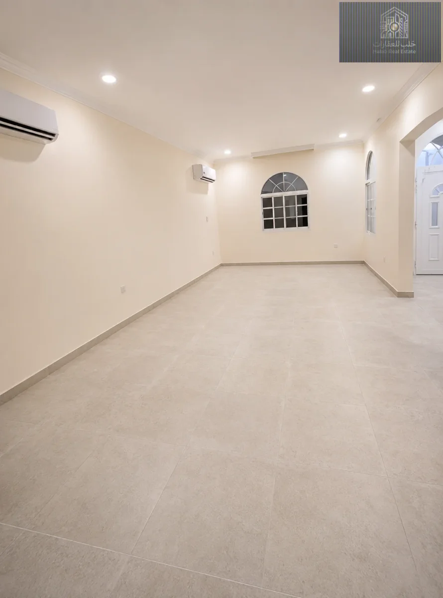 Spacious 7-Bedroom Villa with Annex in Duhail