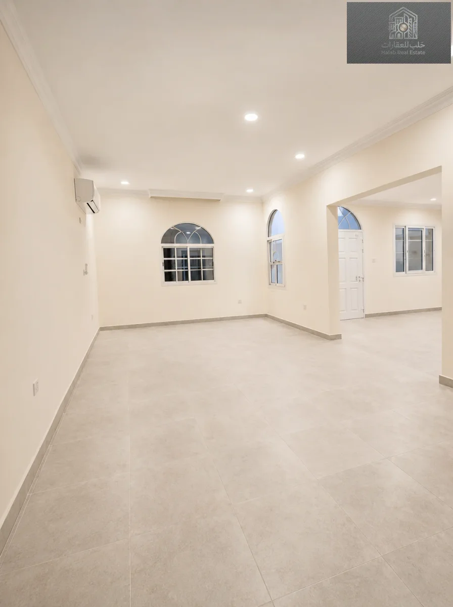 Spacious 7-Bedroom Villa with Annex in Duhail