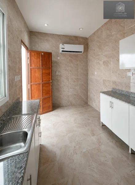 Spacious 7-Bedroom Villa with Annex in Duhail