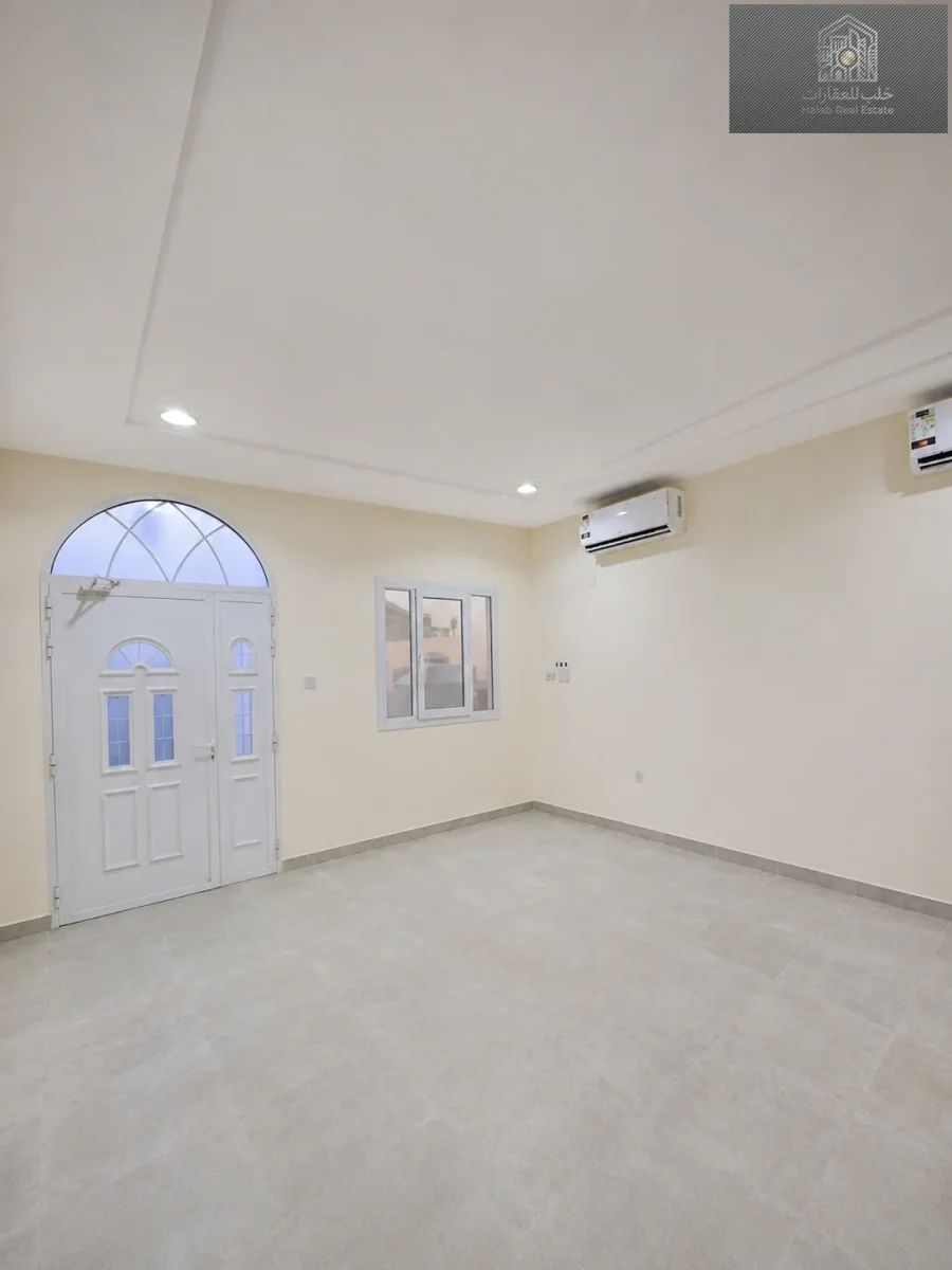 Spacious 7-Bedroom Villa with Annex in Duhail