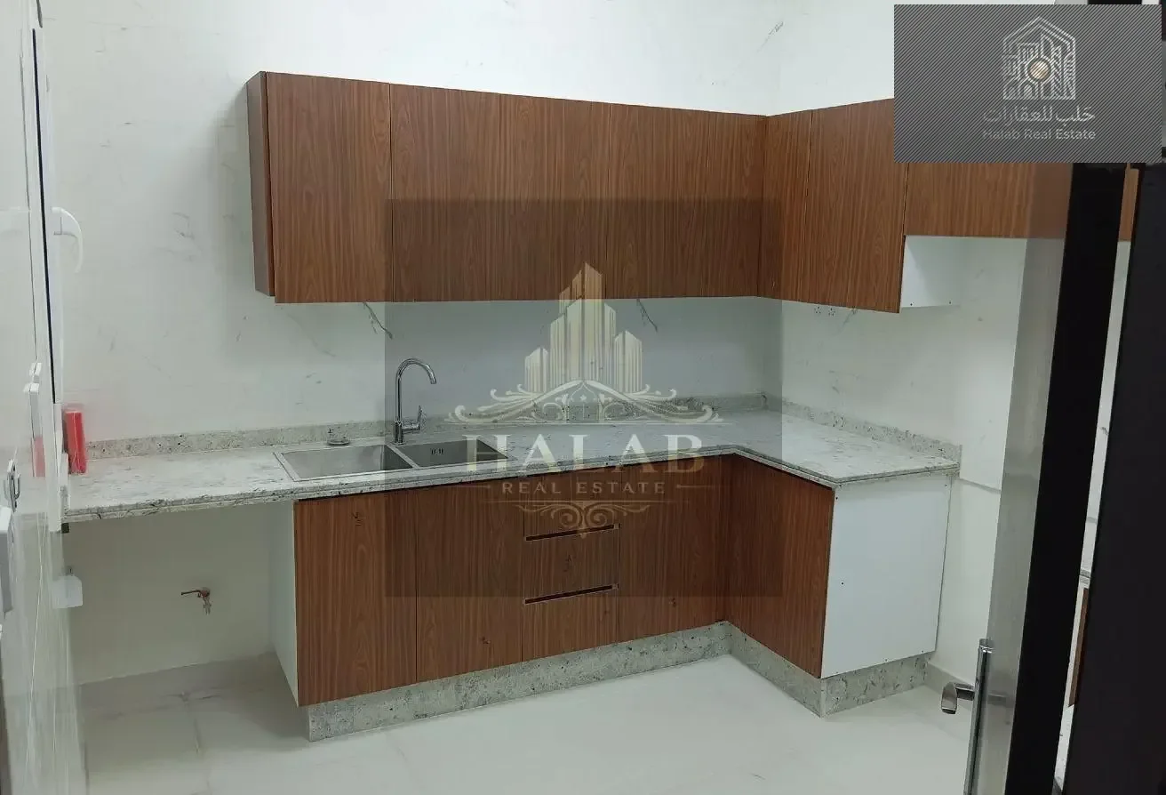 Large 4 Bedroom Family Apartment in Aspire Tower, Al Waab
