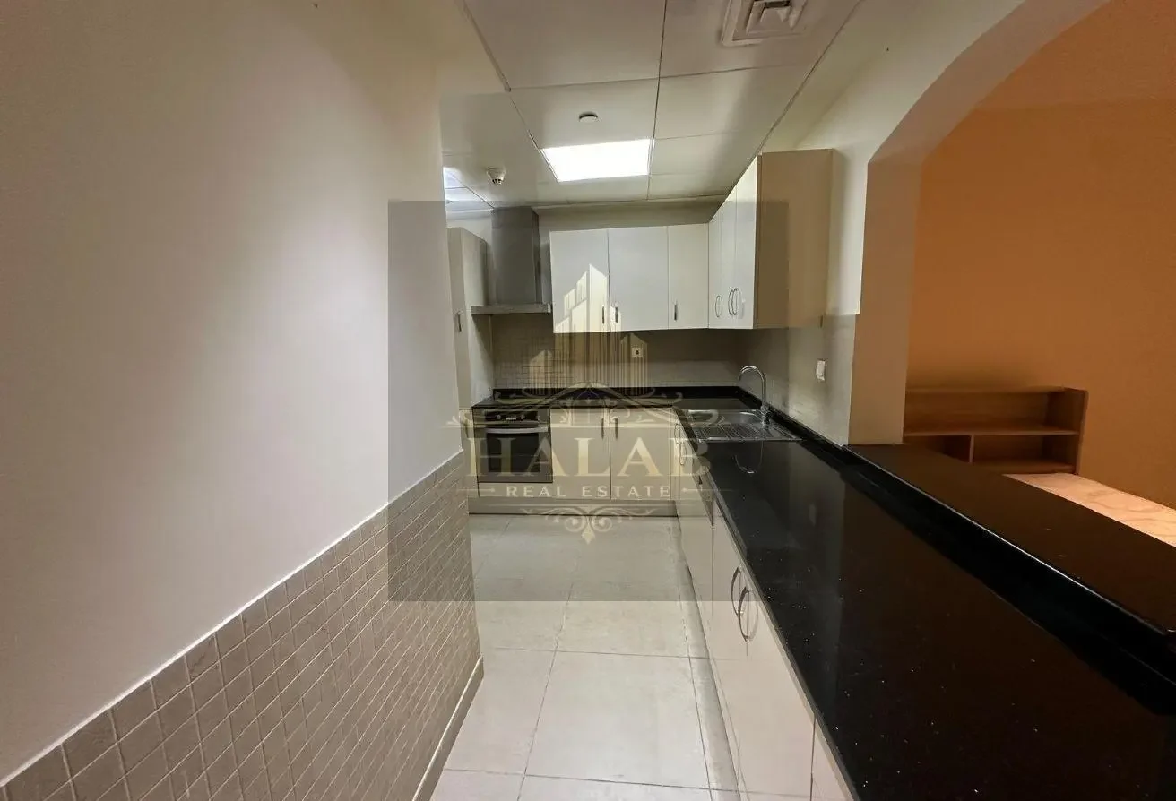 1BHK. Semi furnished. Porto arebia. 88 SQM