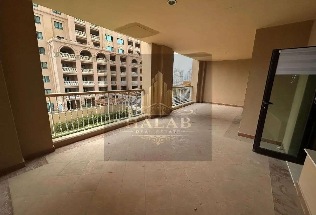 SPACIOUS BEDROOM + OFFICE APARTMENT