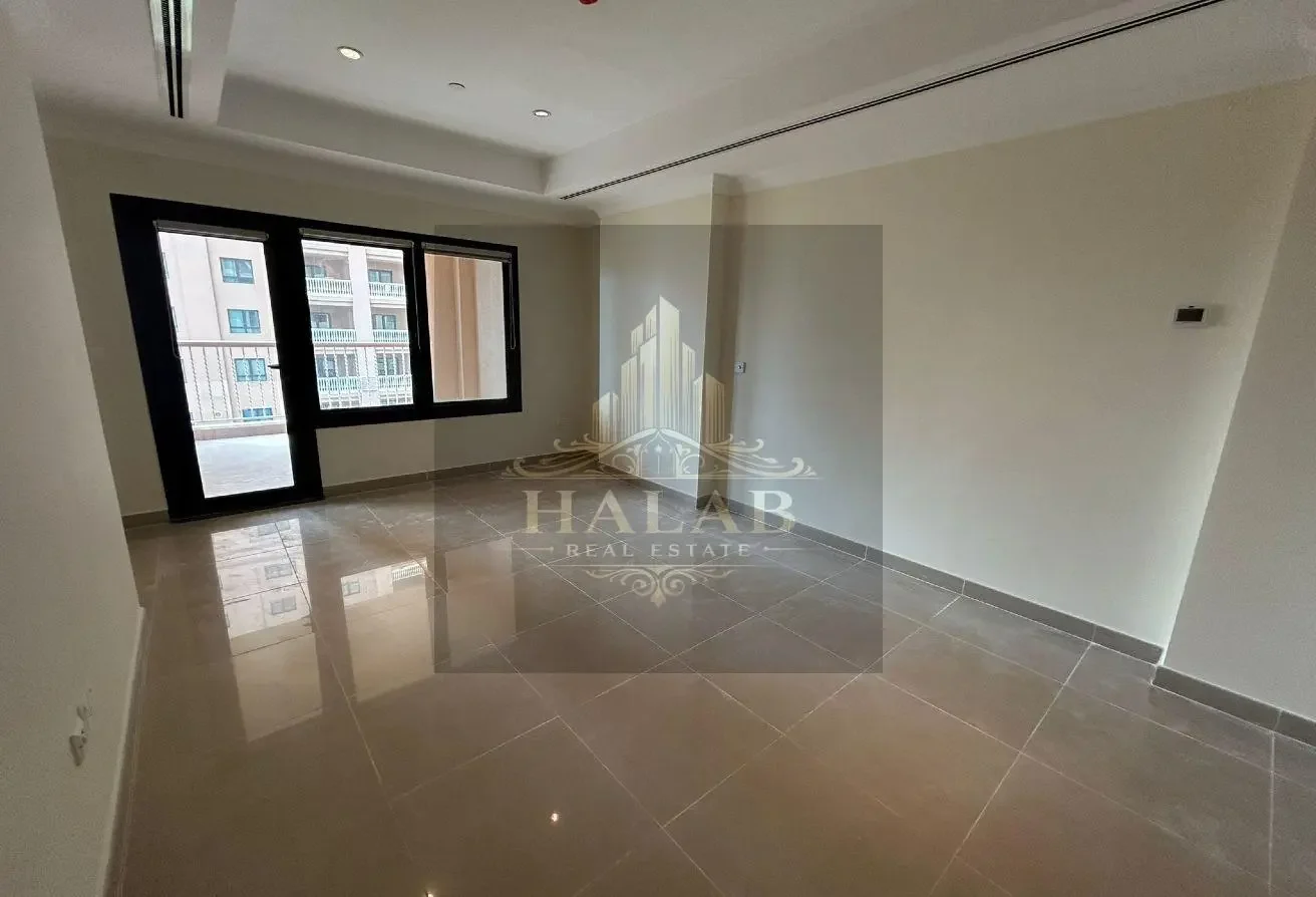 SPACIOUS BEDROOM + OFFICE APARTMENT