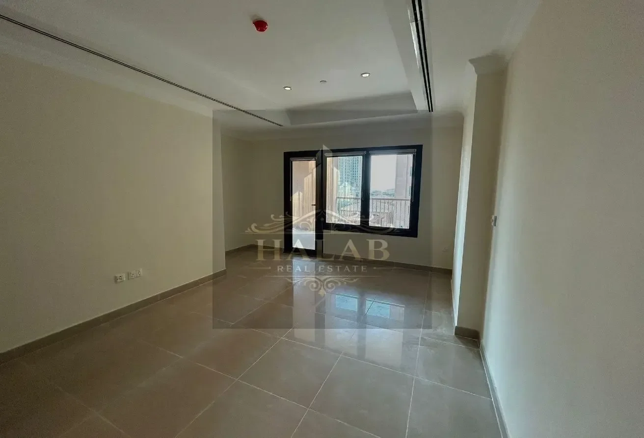 SPACIOUS BEDROOM + OFFICE APARTMENT