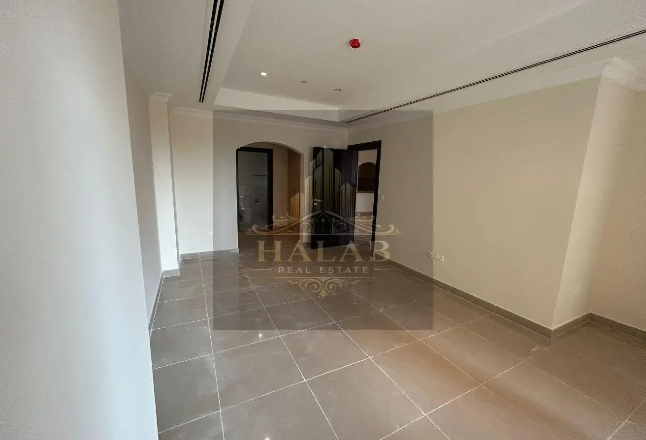 SPACIOUS BEDROOM + OFFICE APARTMENT