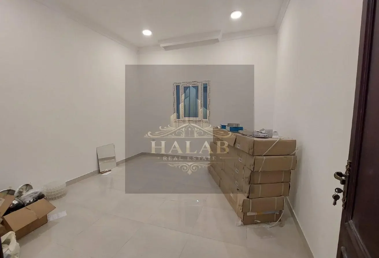 Villa in Al-Rayyan behind Dukhan Bank area ​​1200m
