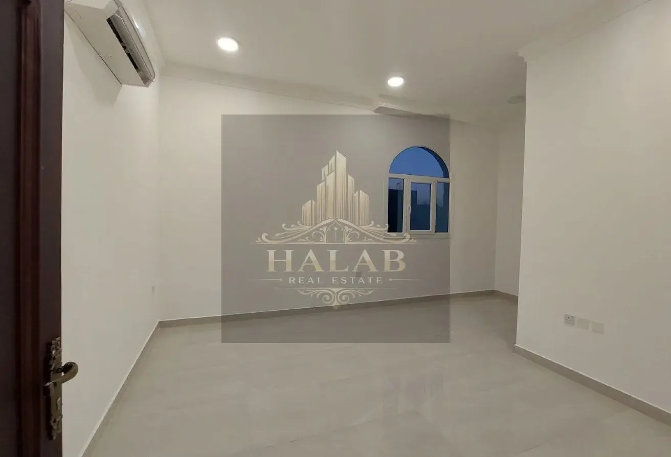 Villa in Al-Rayyan behind Dukhan Bank area 1200m - view 3