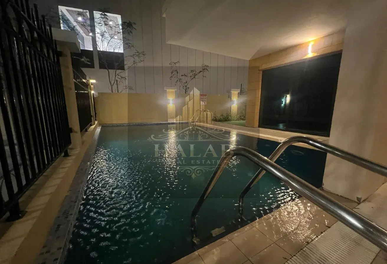 amazing 2 bhk apartment in pearl with a nice view