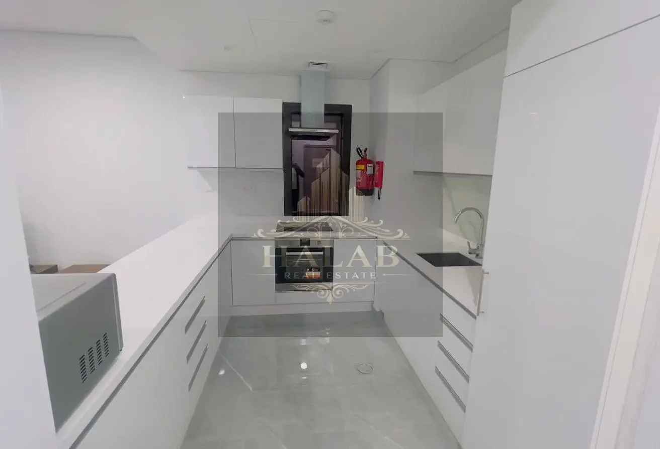 amazing 2 bhk apartment in pearl with a nice view
