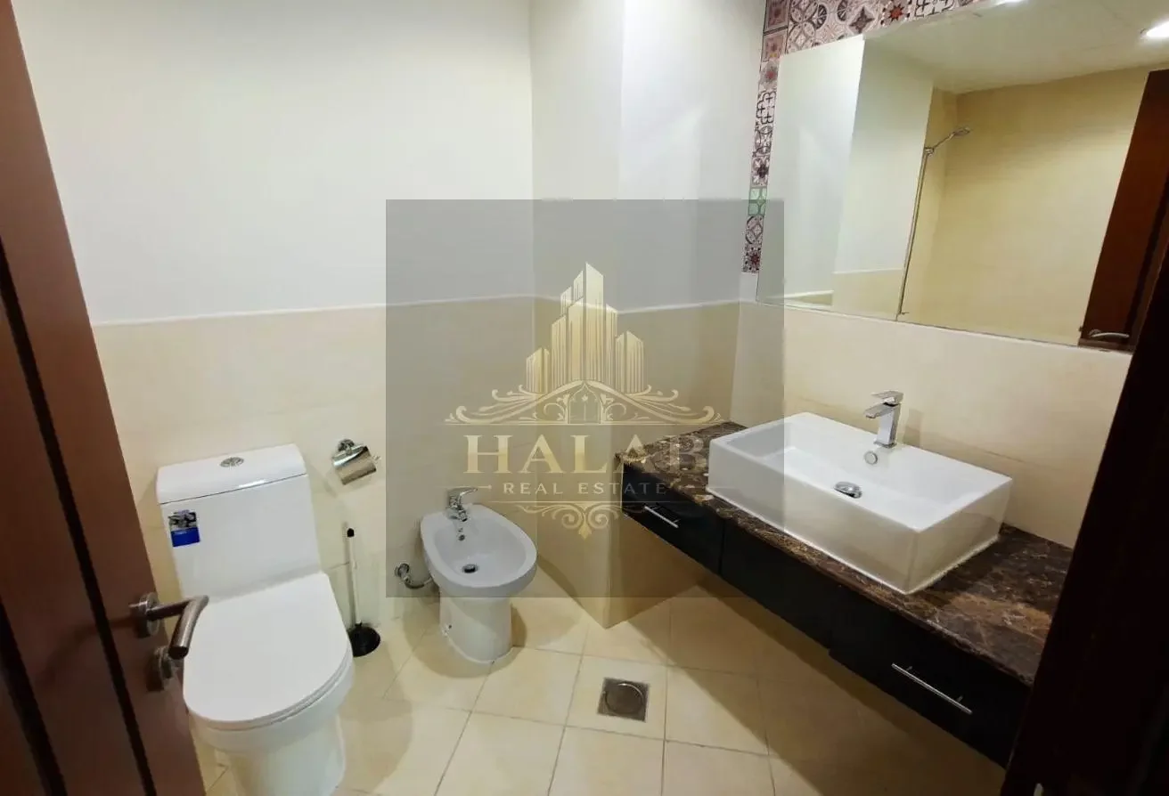 ONE PLUS OFFICE Semi Furnished SEA VIEW IN PEARL