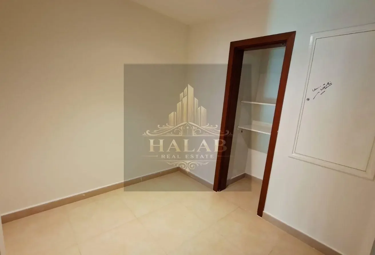 ONE PLUS OFFICE Semi Furnished SEA VIEW IN PEARL