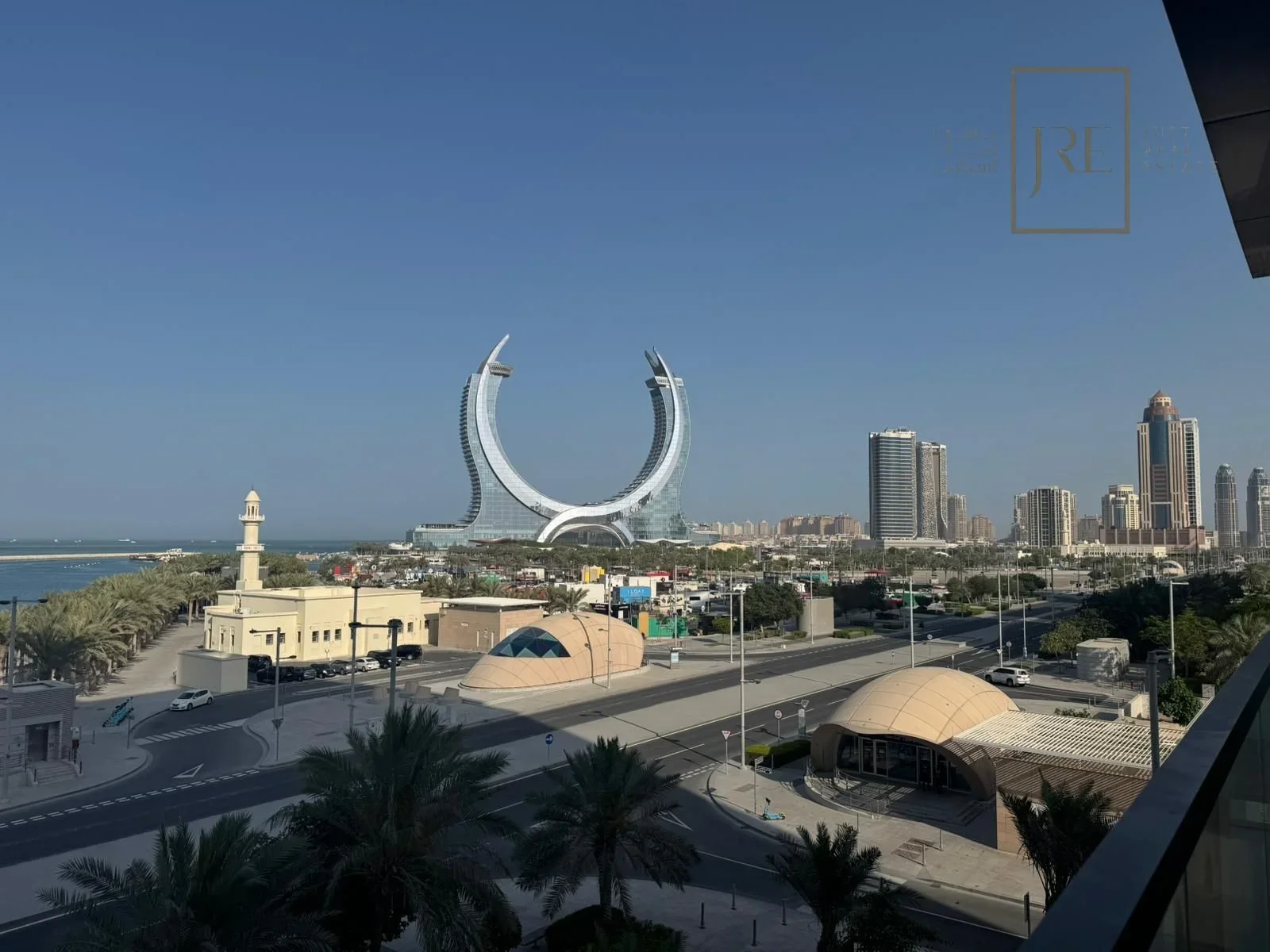شقة غرفتي نوم مع غرفة خادمة في مارينا لوسيل | مفروشة بالكامل | للبيع