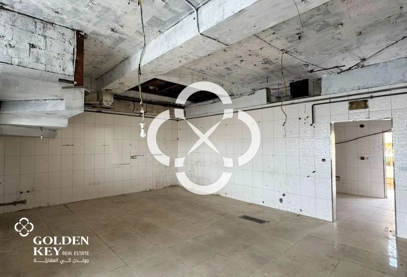 200sqm | Retail Shop + Mezzanine | Bin Omran - view 3