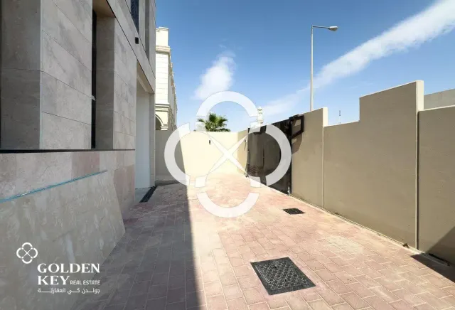 فيلا فاخرة حصرية تطل على حديقة البدع