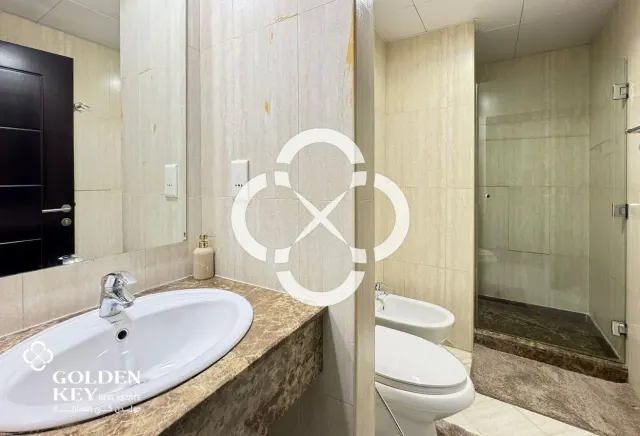 Spacious Studio with Marina View | Bills Included