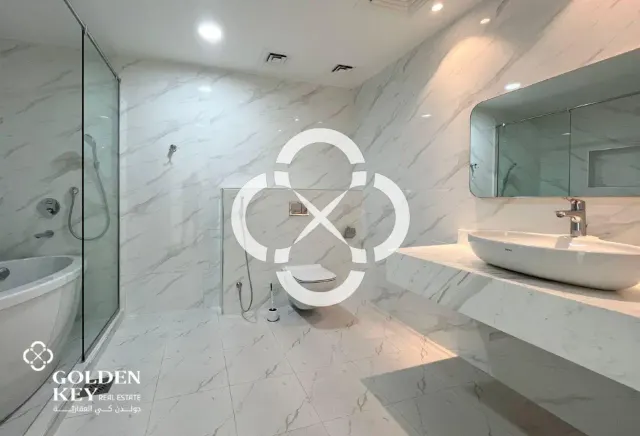 Marina View | Spacious 2 bedroom| Fully Renovated