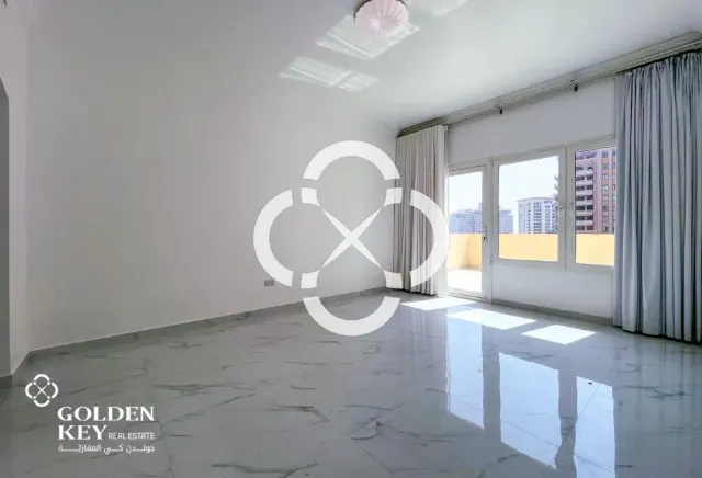 Marina View | Spacious 2 bedroom| Fully Renovated